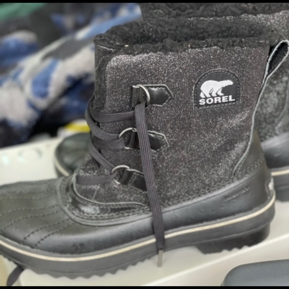 Beautiful black with sparkle NEVER worn Sorel winter boots